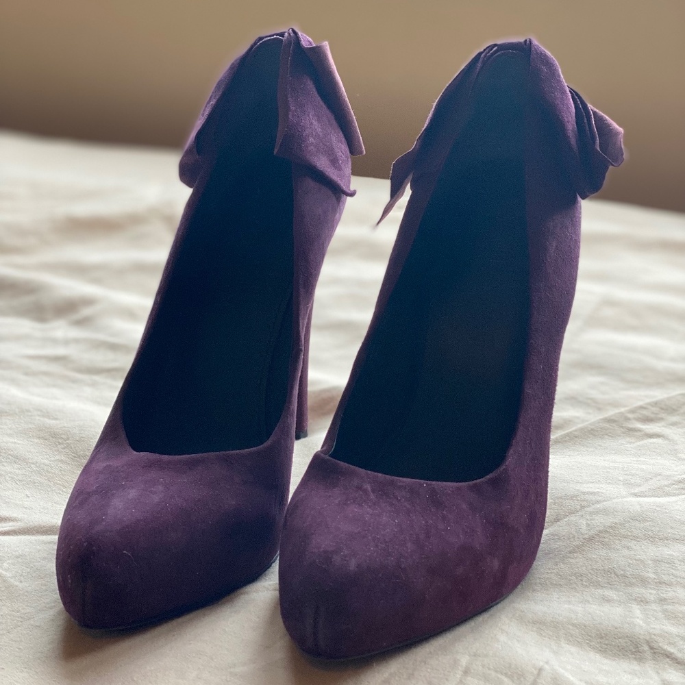 Vera wang plum purple suede pumps